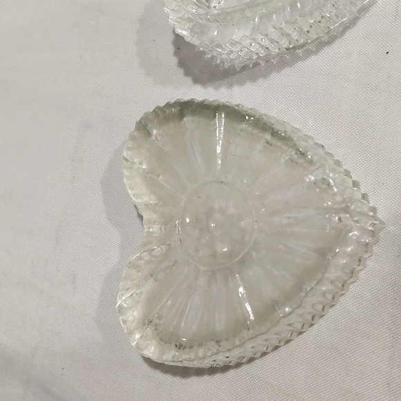 VINTAGE Crystal Glass Heart Lidded Trinket Dish Box Jewelry Box - Picture 4 of 8